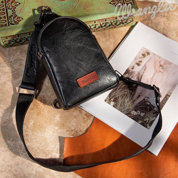 Wrangler Crossbody Sling Bag for Women Fanny Pack Purse Chest Bag Black NEW - Picture 1 of 7
